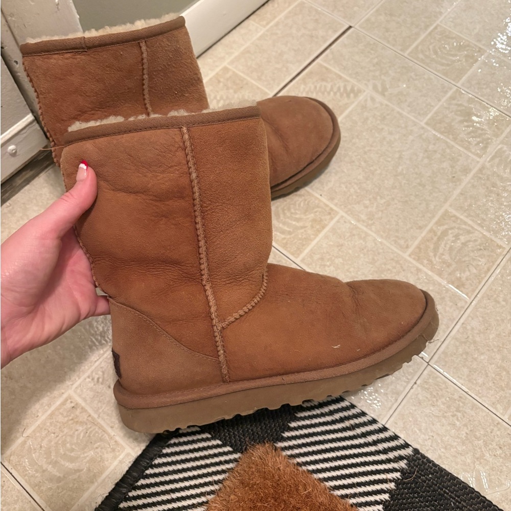 UGG short chestnut boots